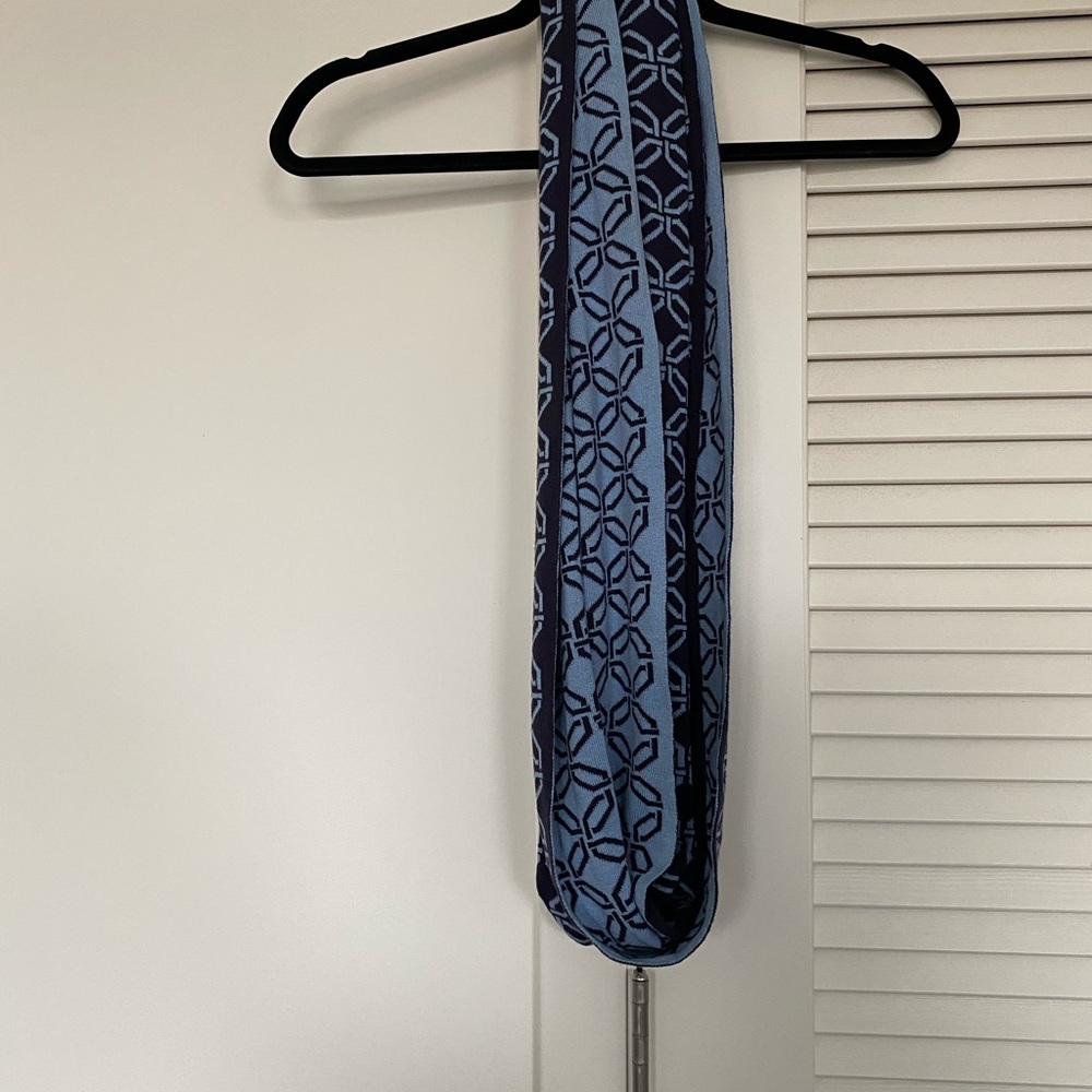 Reversible infinity scarf